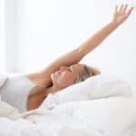 mujer descansada