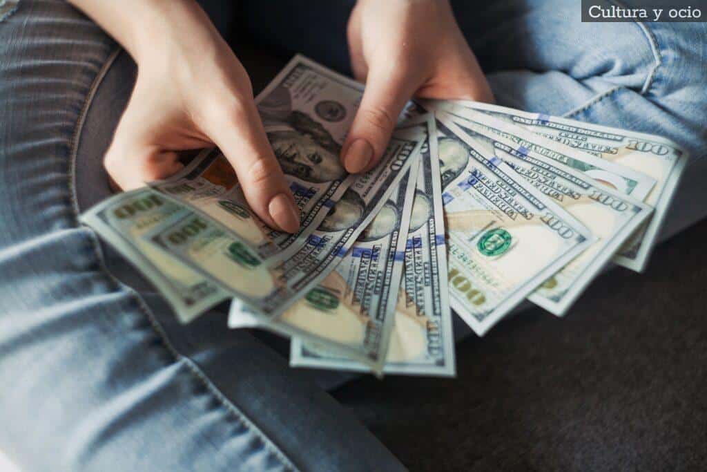 fan of 100 U.S. dollar banknotes